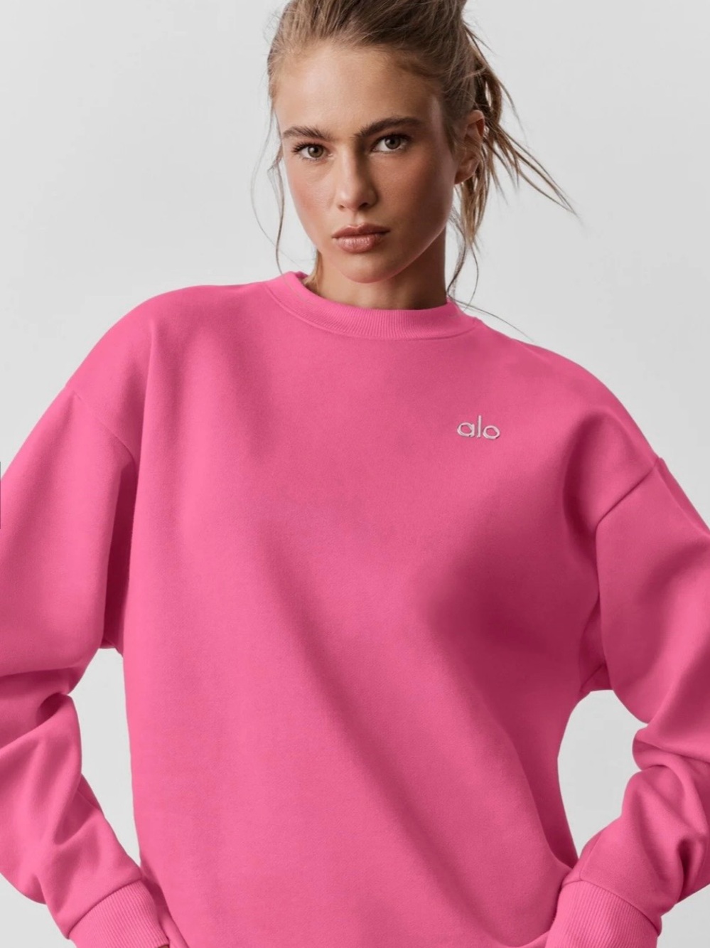 ALO Yoga Accolade Crewneck Pullover in Paradise Pink